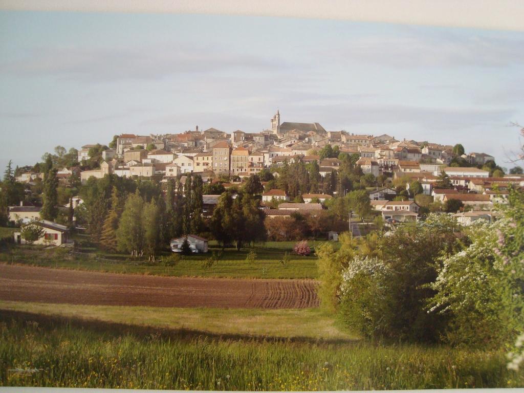 Petit Gite Des Augustins Monflanquin Esterno foto