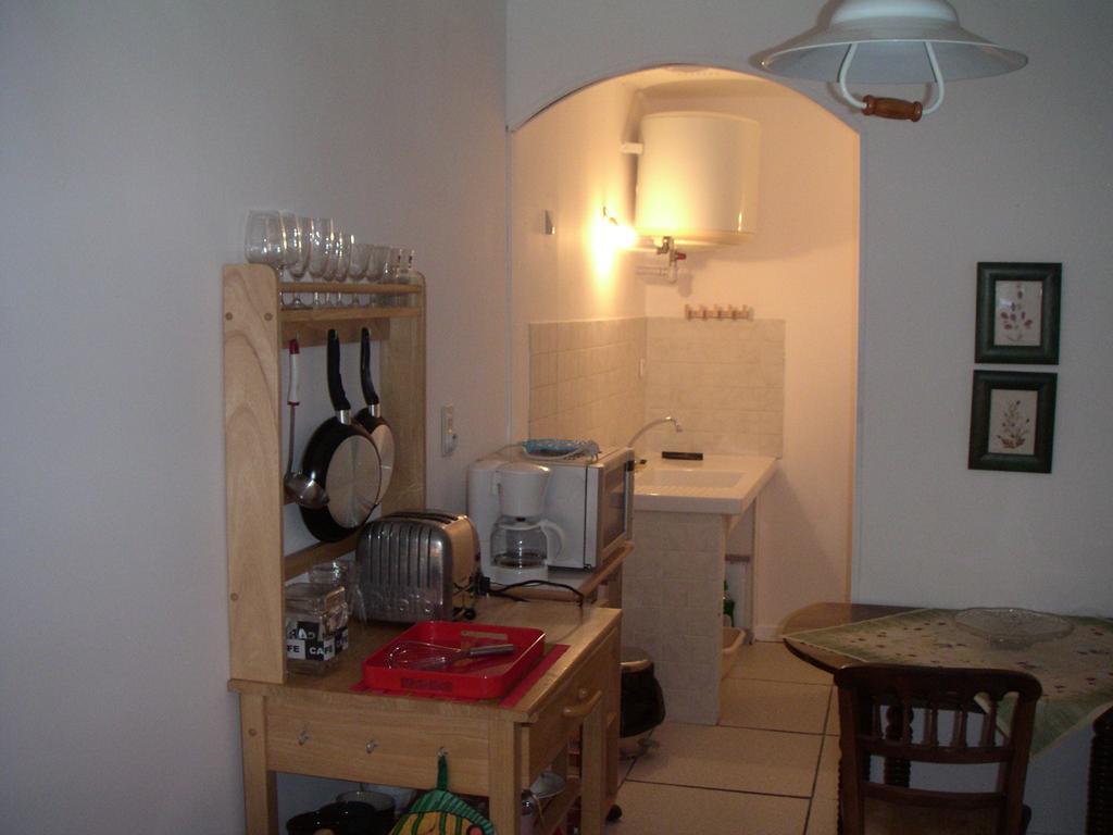 Petit Gite Des Augustins Monflanquin Esterno foto