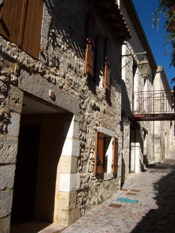 Petit Gite Des Augustins Monflanquin Esterno foto